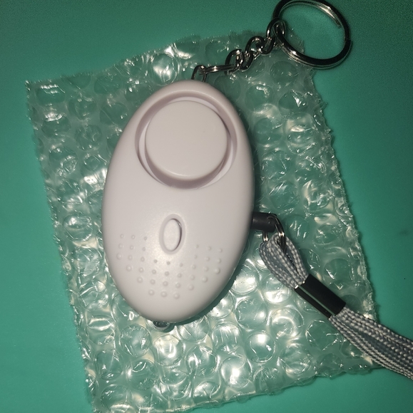 New Personal Self-Defense Keychain Alarm with Flash Light! White - Picture 10 of 12